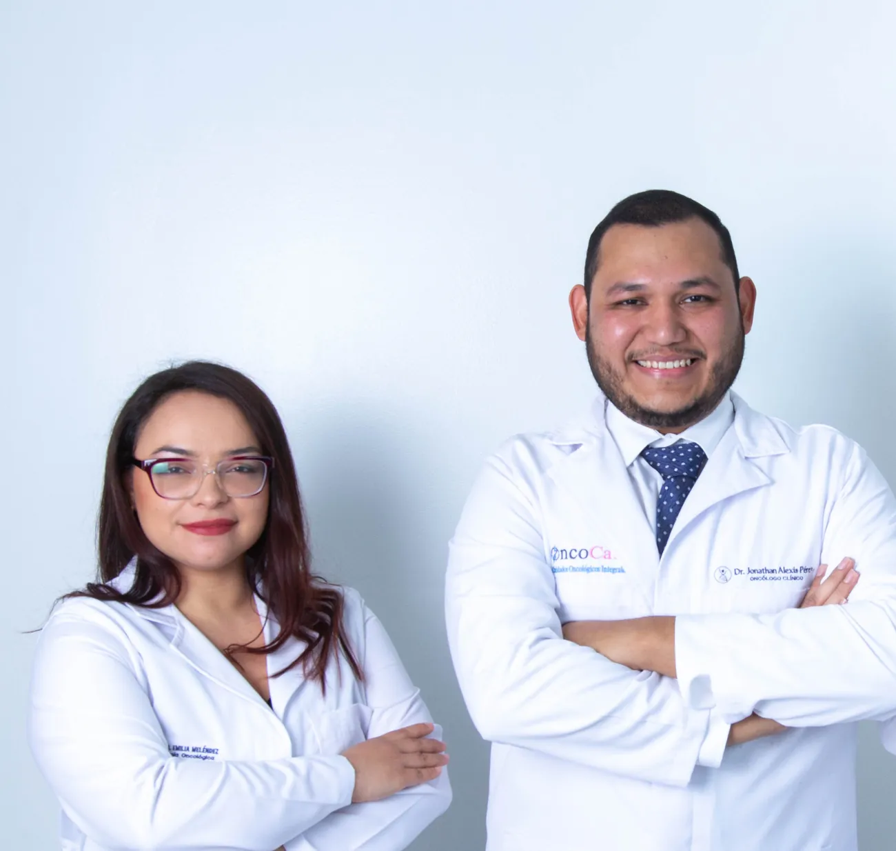Dr. Alexis Pérez, oncólogo clínico, y Dra. Emilia Meléndez, cirujana oncóloga de OncoCare